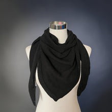 Carica l'immagine nel visualizzatore di Gallery, Triangolo in maglia
