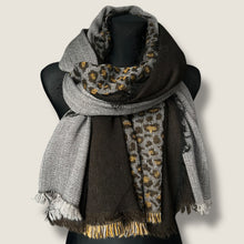 Carica l'immagine nel visualizzatore di Gallery, Sciarpa tre vieli
