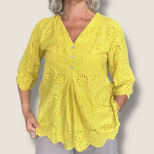 Carica l&#39;immagine nel visualizzatore di Gallery, Camicia In sangallo
