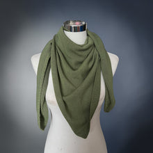 Carica l'immagine nel visualizzatore di Gallery, Triangolo in maglia
