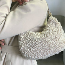 Carica l&#39;immagine nel visualizzatore di Gallery, Borsetta Teddy
